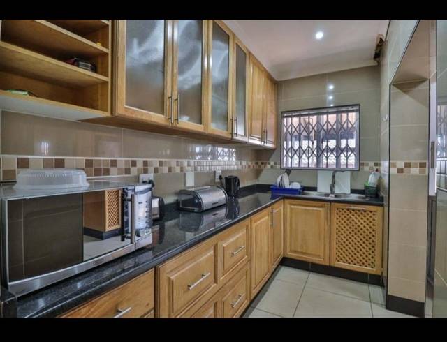 5 BEDROOM HOUSE FOR SALE IN BLUFF